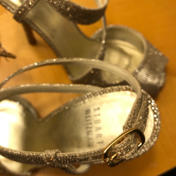 Stuart Weitzman “Inviting” Heel in Platinum Noir - Picture 5 of 6